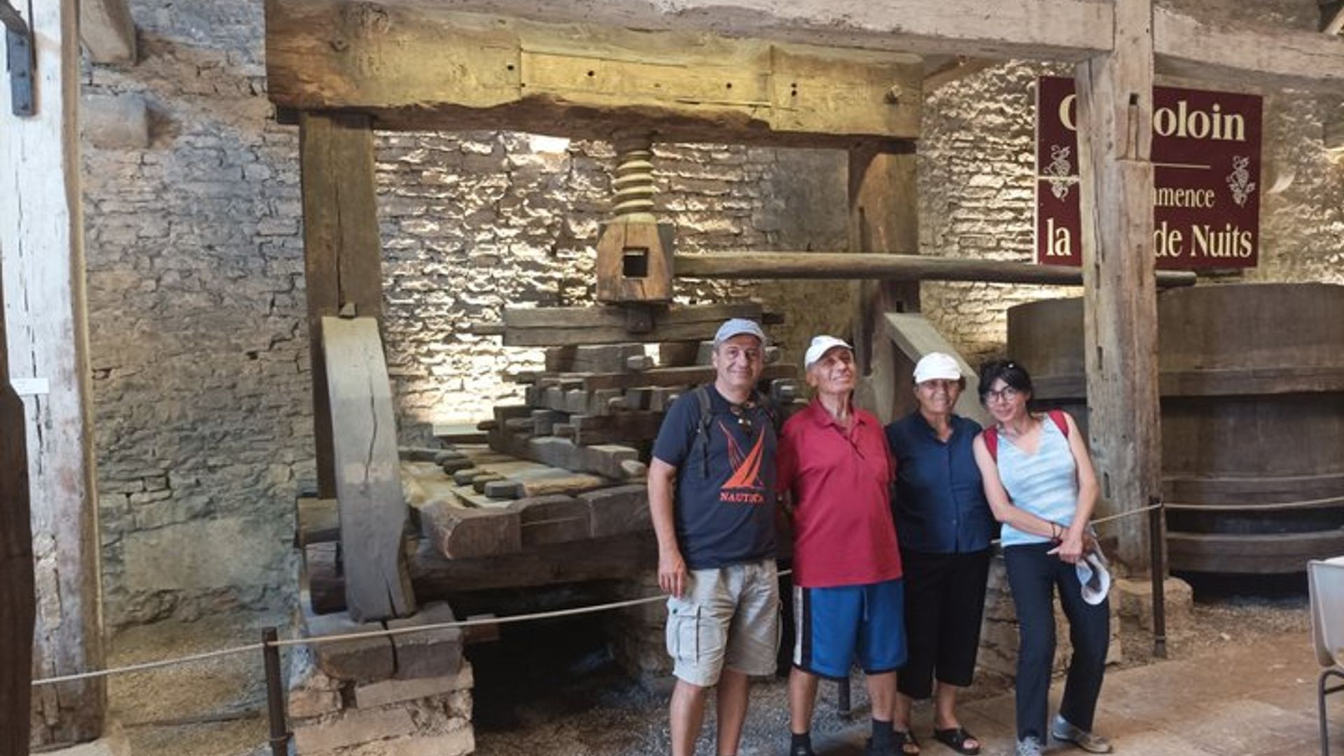 Tour privado por Beaune Explora bodegas y prueba vinos de Borgoña