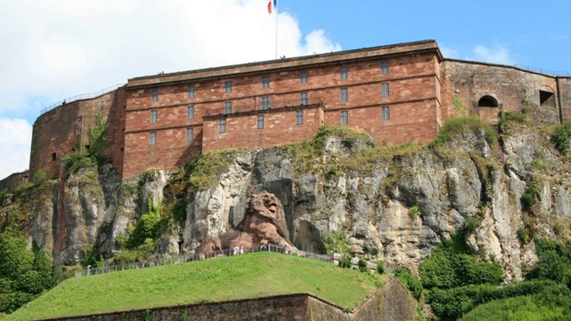 Juego de escape al aire libre con temática mágica en el corazón de Belfort.