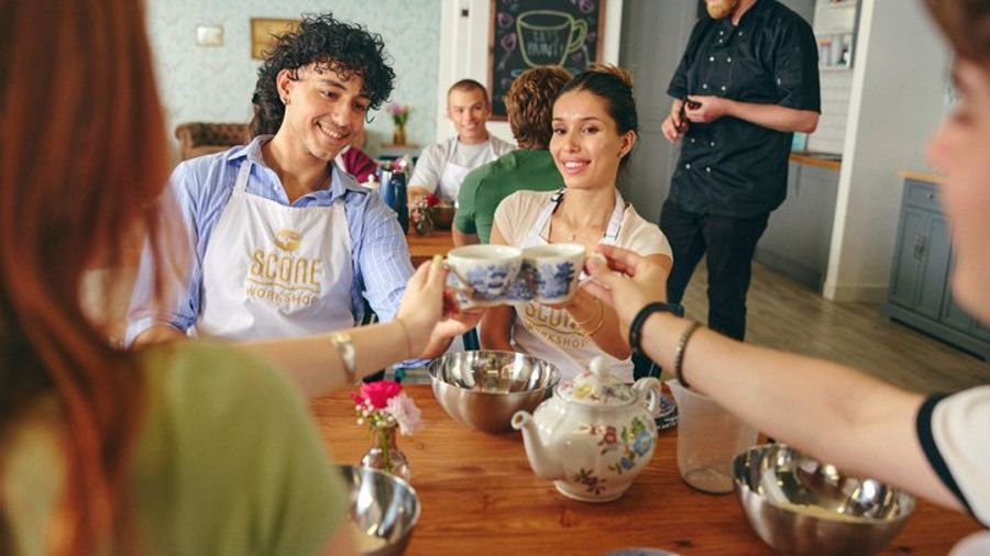 London Small-Group Scone Baking Workshop with Traditional Tea