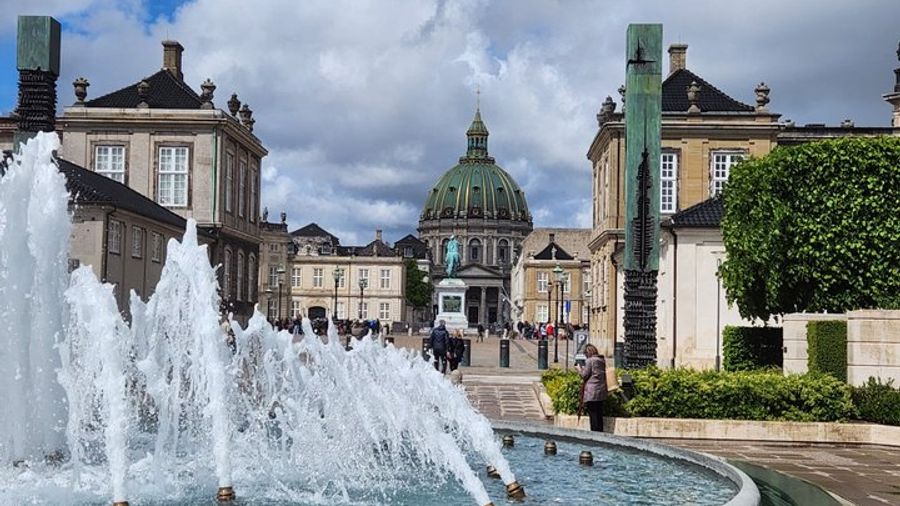 Walk & Canal Tour: Copenhagen Highlights + Changing of the Guards