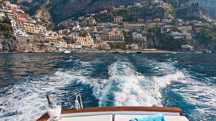 Positano: Amalfi Coast Small-Group Boat Tour with Swim and Drinks