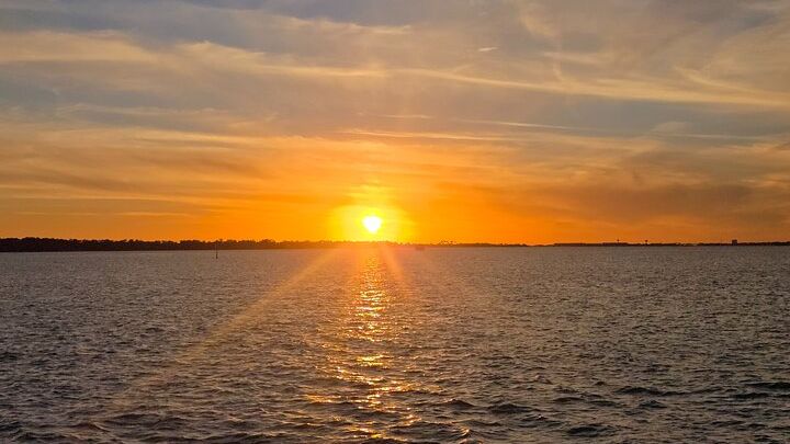 Serenity Sunset Cruise in Destin with Wine and Snacks