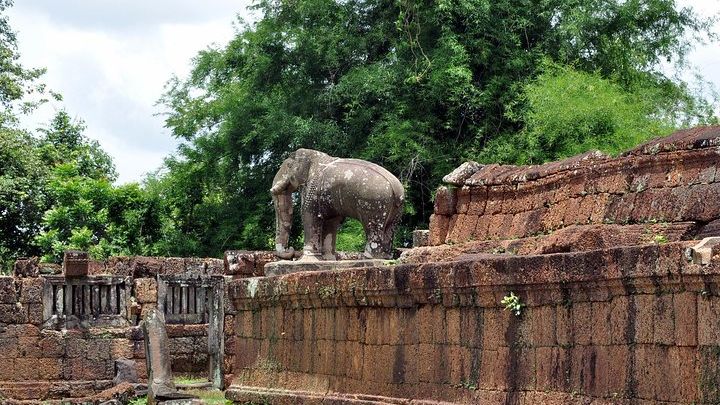 2-Day Angkor Wat With Small, Big Circuit and Banteay Srei Tour