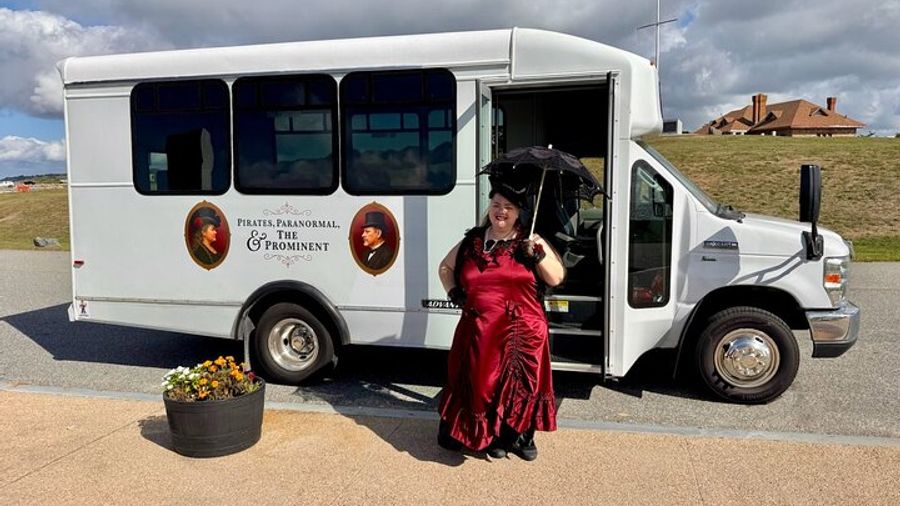 Historic Scenic Tour Through Newport