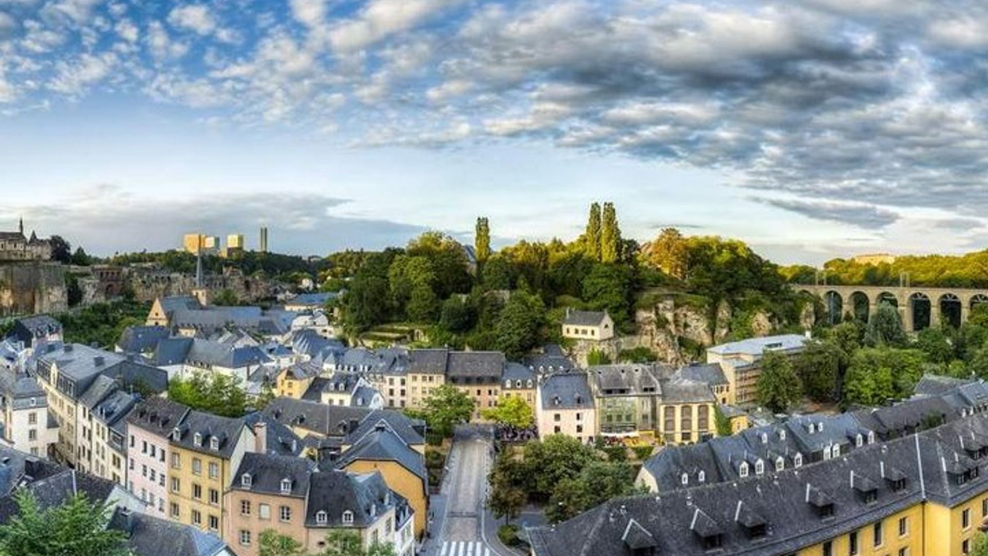 Luxemburg Private Tour Transfer von Luxemburg Stadt zum Flughafen