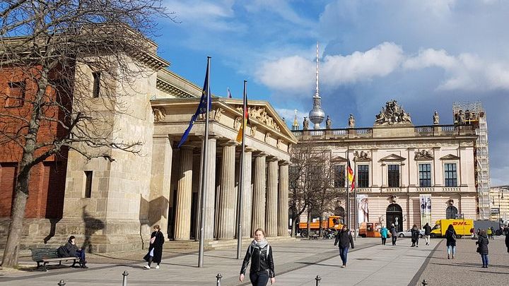 Explore Berlin History and Highlights Sightseeing Tour