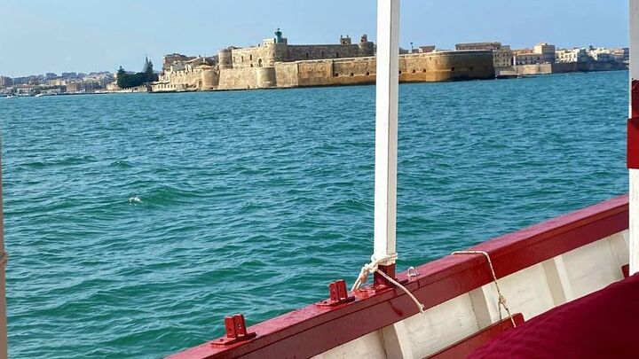 Sunset boat tour with aperitif and swimming break