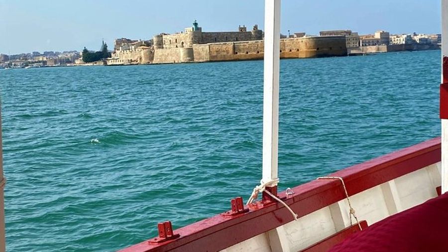 Sunset boat tour with aperitif and swimming break