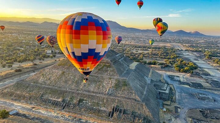 Balloon flight + Breakfast in cave + Pyramids + Pick up CDMX.