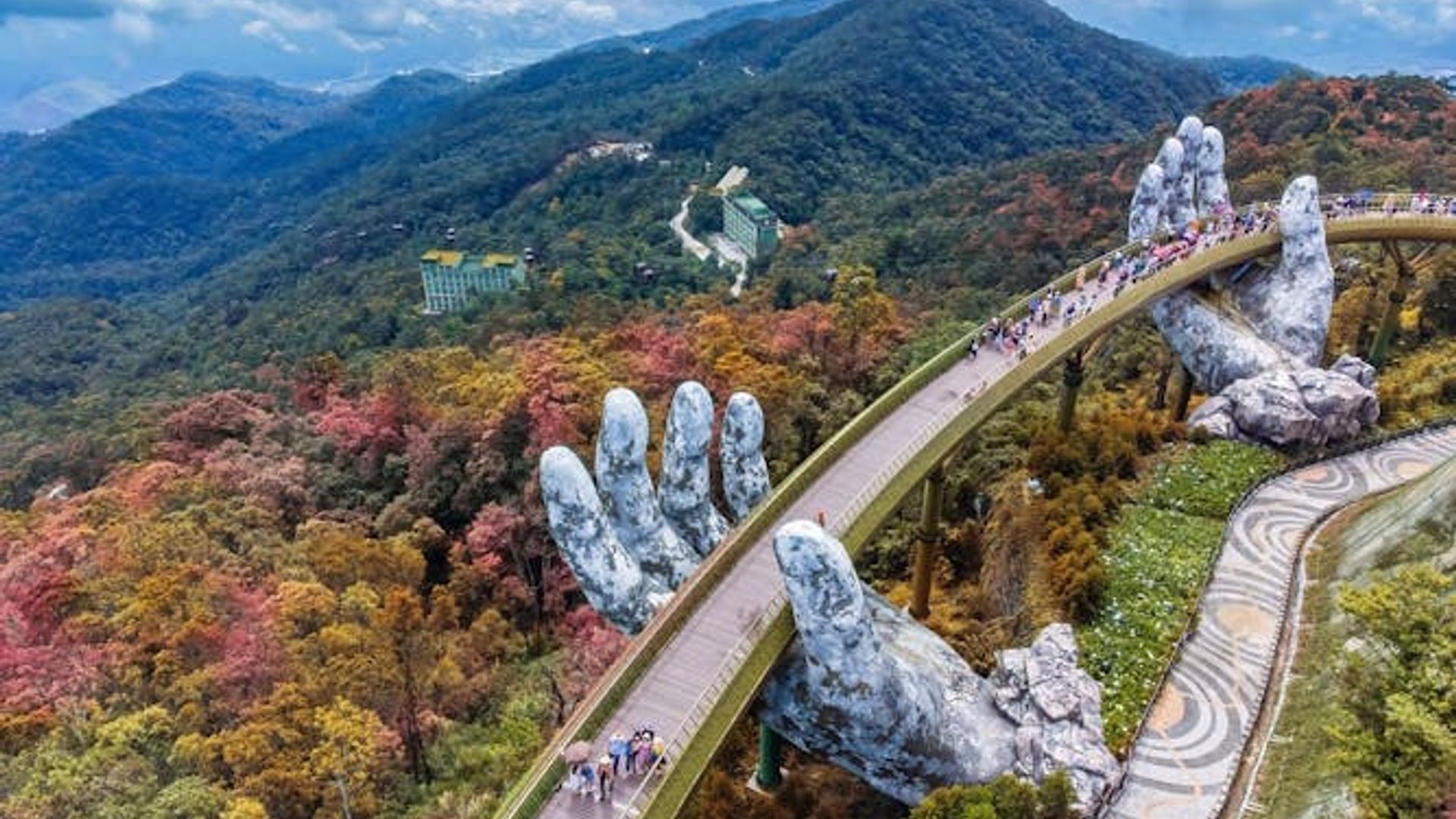 Tour to the Ba Na Hills with cable car and craft brewery and lunch