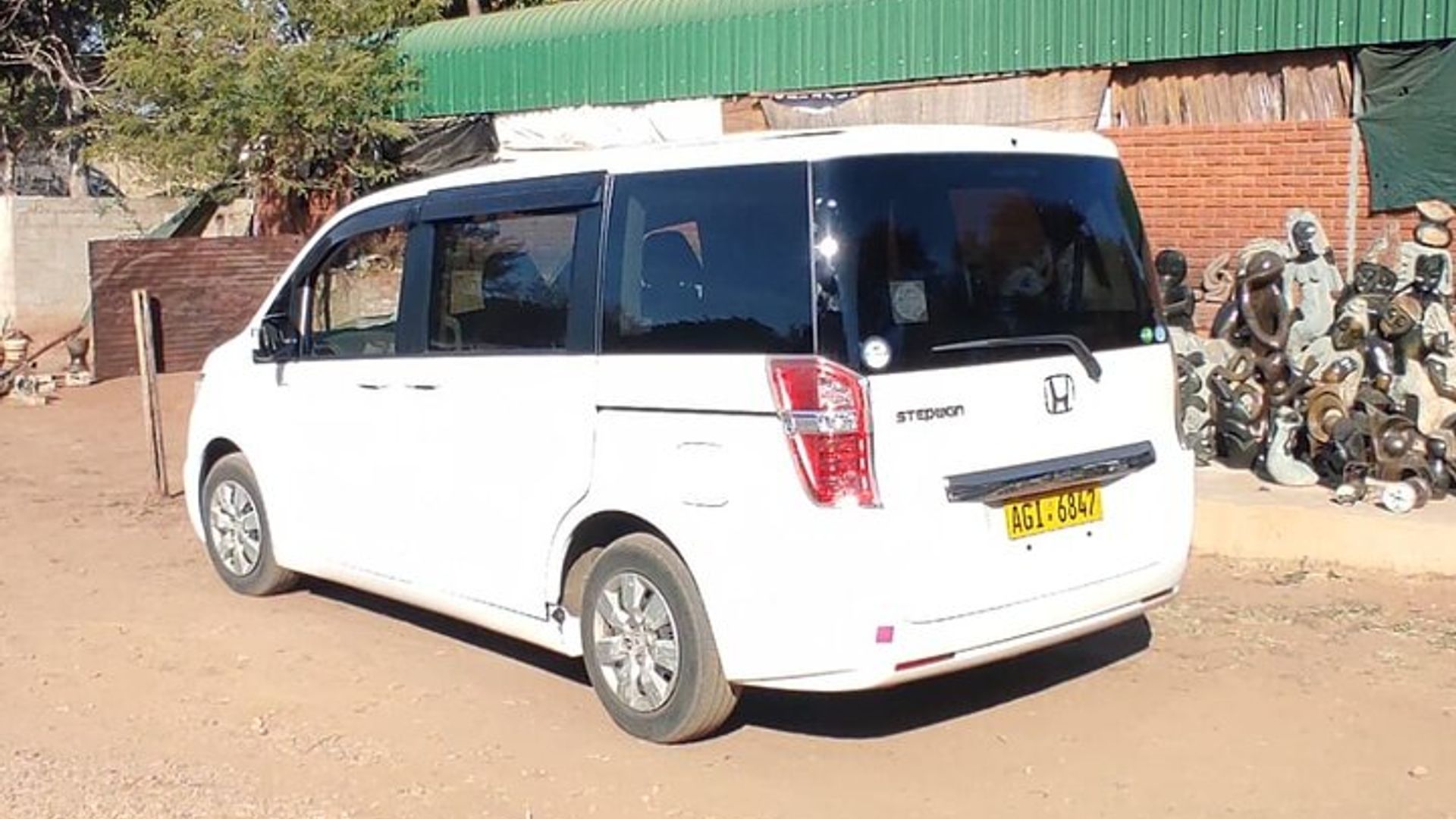 Gusangira Ikibuga Cyindege Kuri Airbnb na Lodges