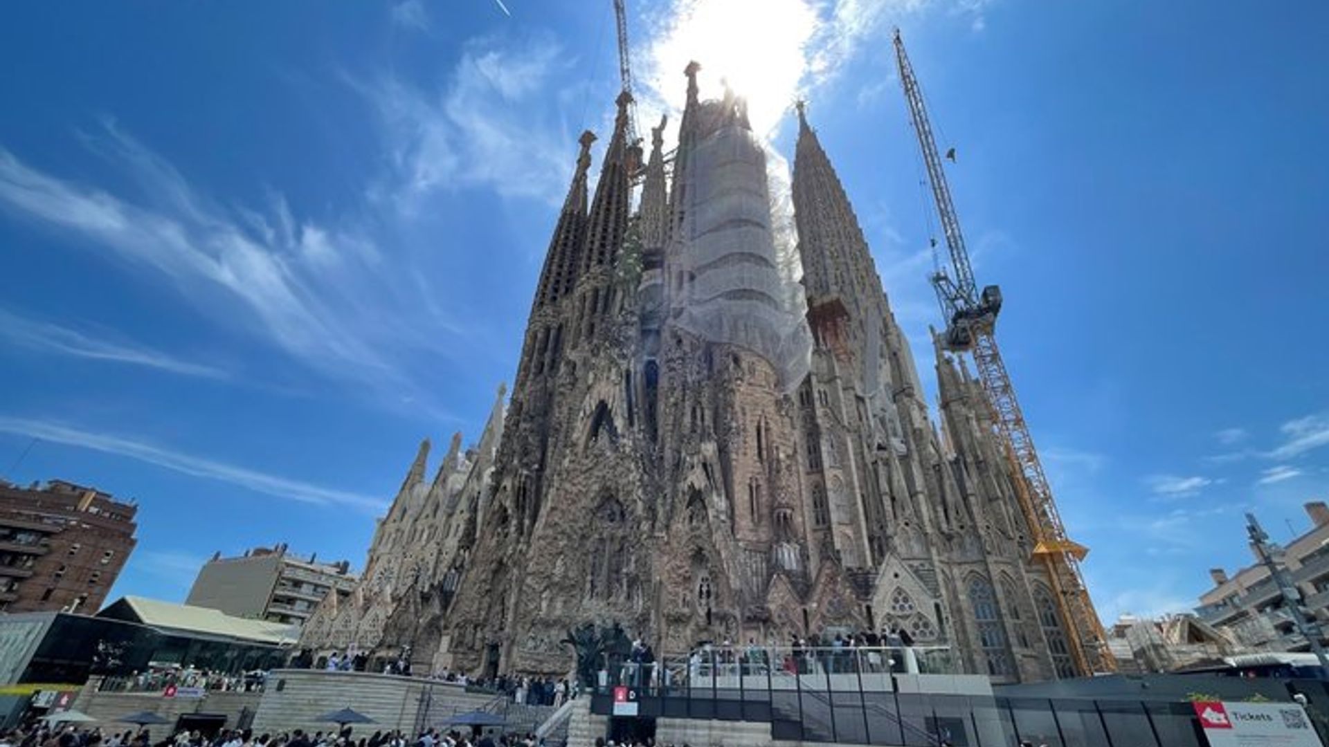 Skip the Line Sagrada Família Tour with Local Expert Guide