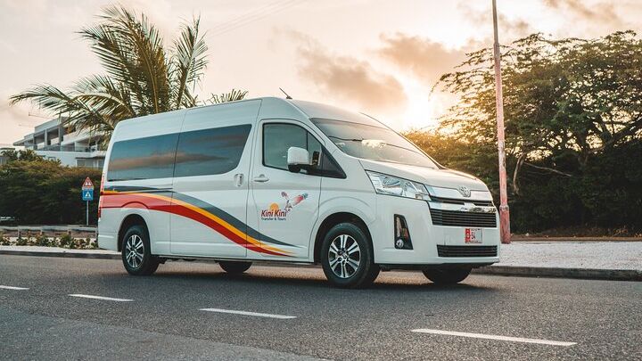 Aruba Private Airport Transfer (up to 5): 1-Way or Round-Trip