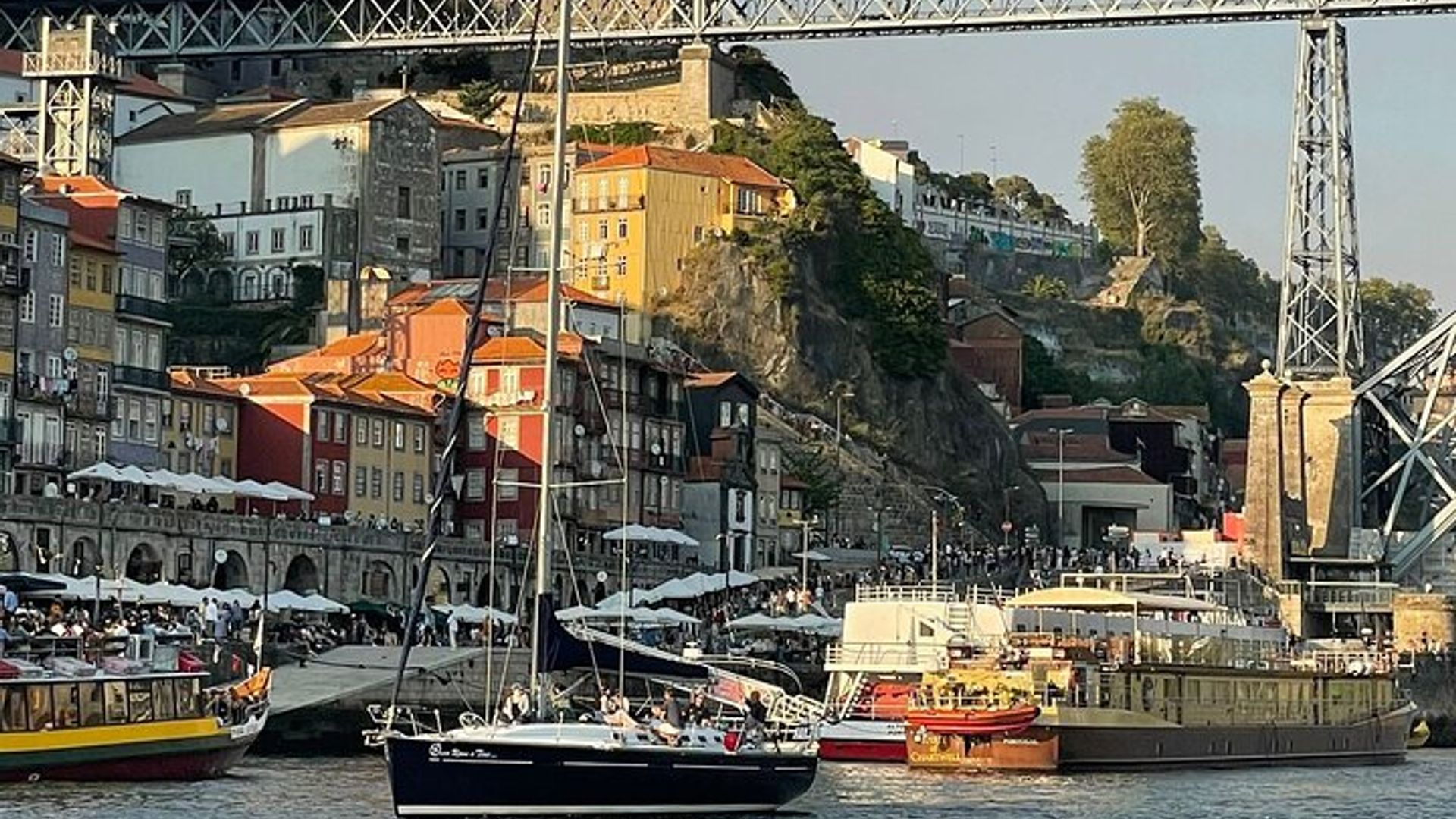 Porto Douro River Boat Cruise With Drinks and Snacks