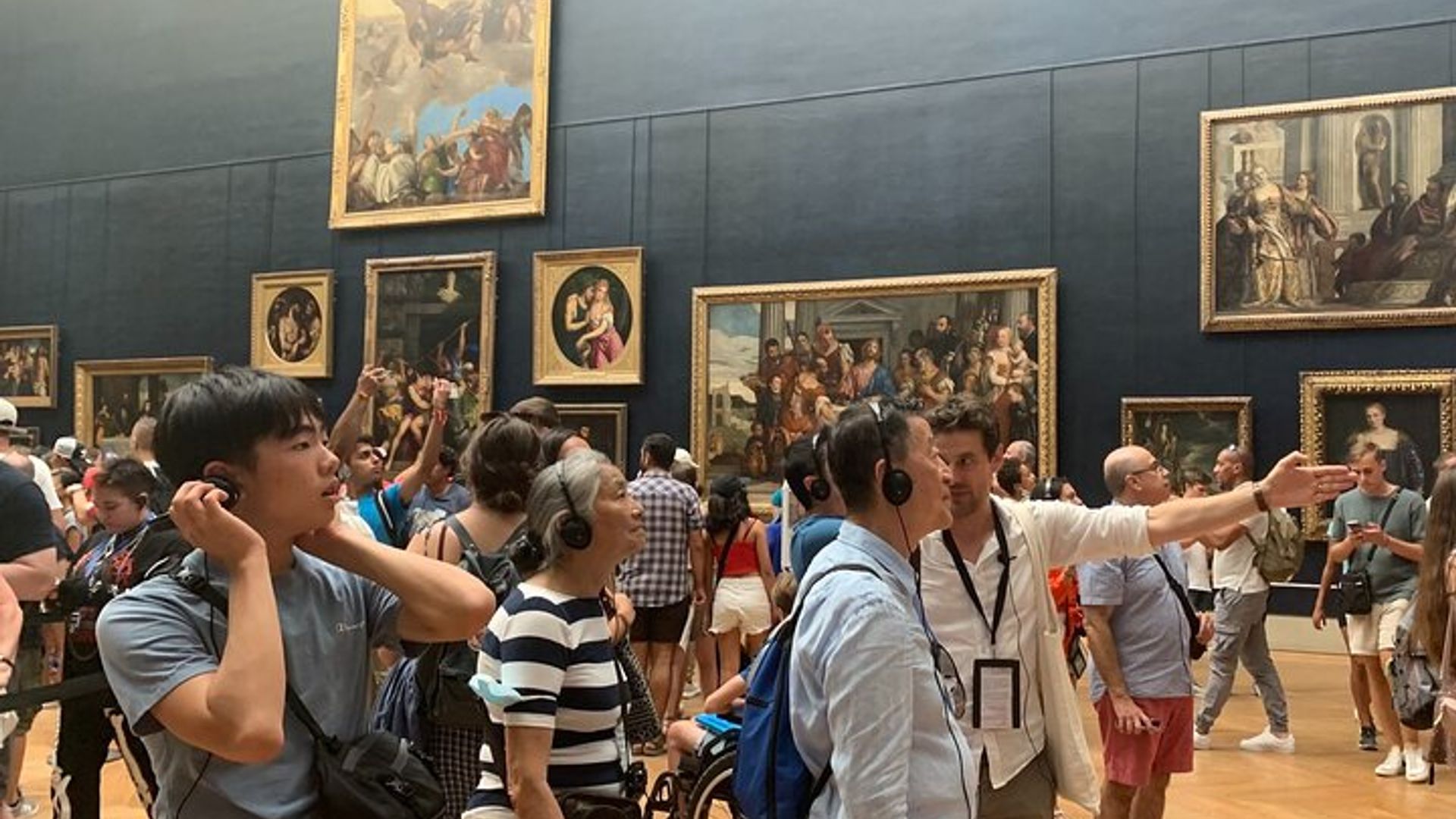 Paris: Louvre Highlights Tour with Tickets