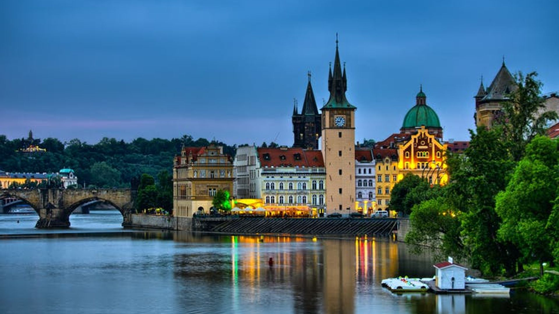 Prague by Night: Dinner Cruise