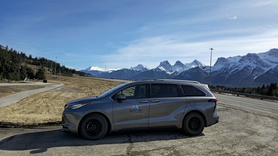 Private VIP Banff Tour: Lake Louise, Moraine Lake & Hidden Gems