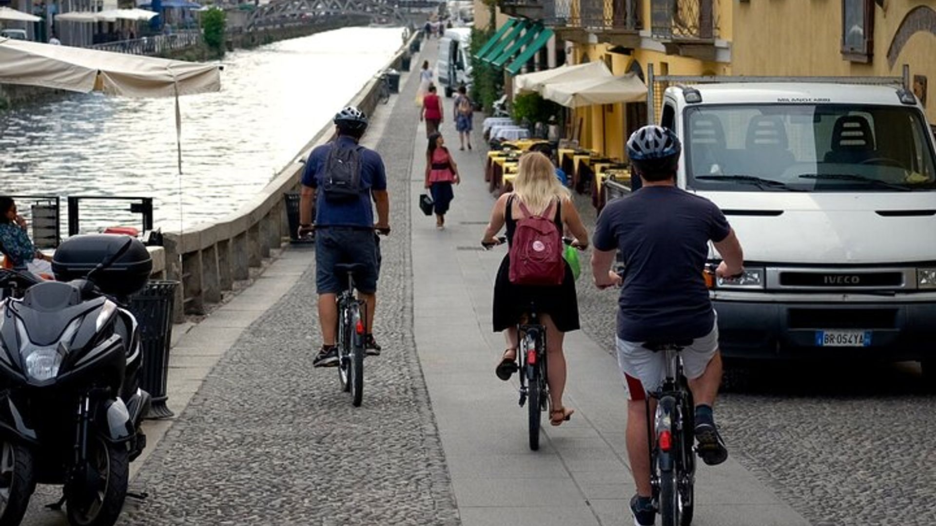Milan Highlights Small-Group Half-Day Guided Bike Tour