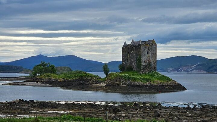 Scottish Highlands: Private Lochs and Castles Tour