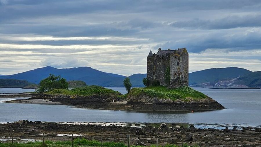 Scottish Highlands: Private Lochs and Castles Tour