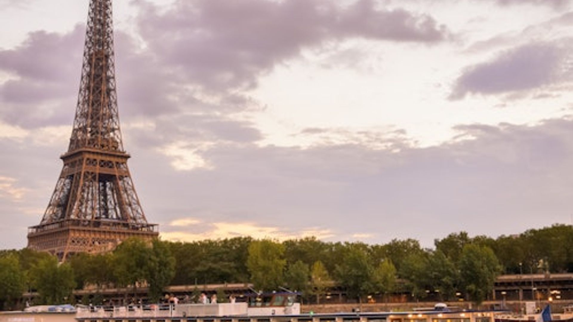 Seine River: 3-Course Gourmet Dinner Cruise by Le Capitaine Fracasse