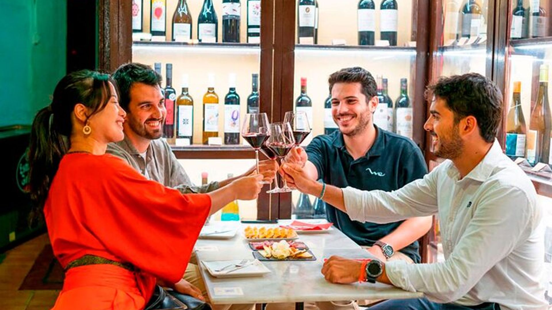 Barcelona Private Tapas, Wine & Flamenco Show in Old Town