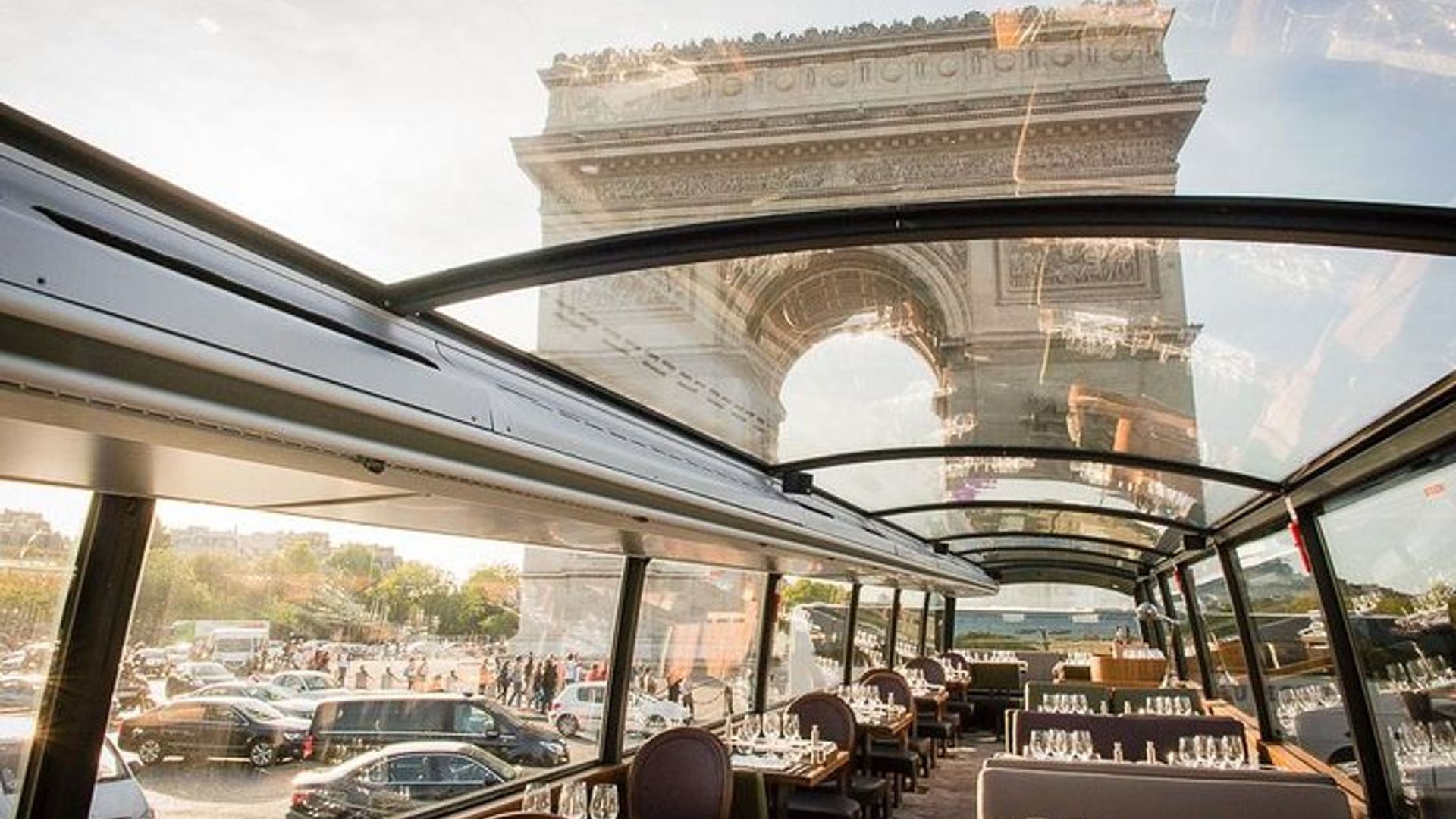 Paris: Gourmet Lunch and Sightseeing Tour on a Panoramic Bus