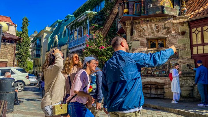 Tbilisi Walking Tour Including Cable Car Ride and Traditional Bakery