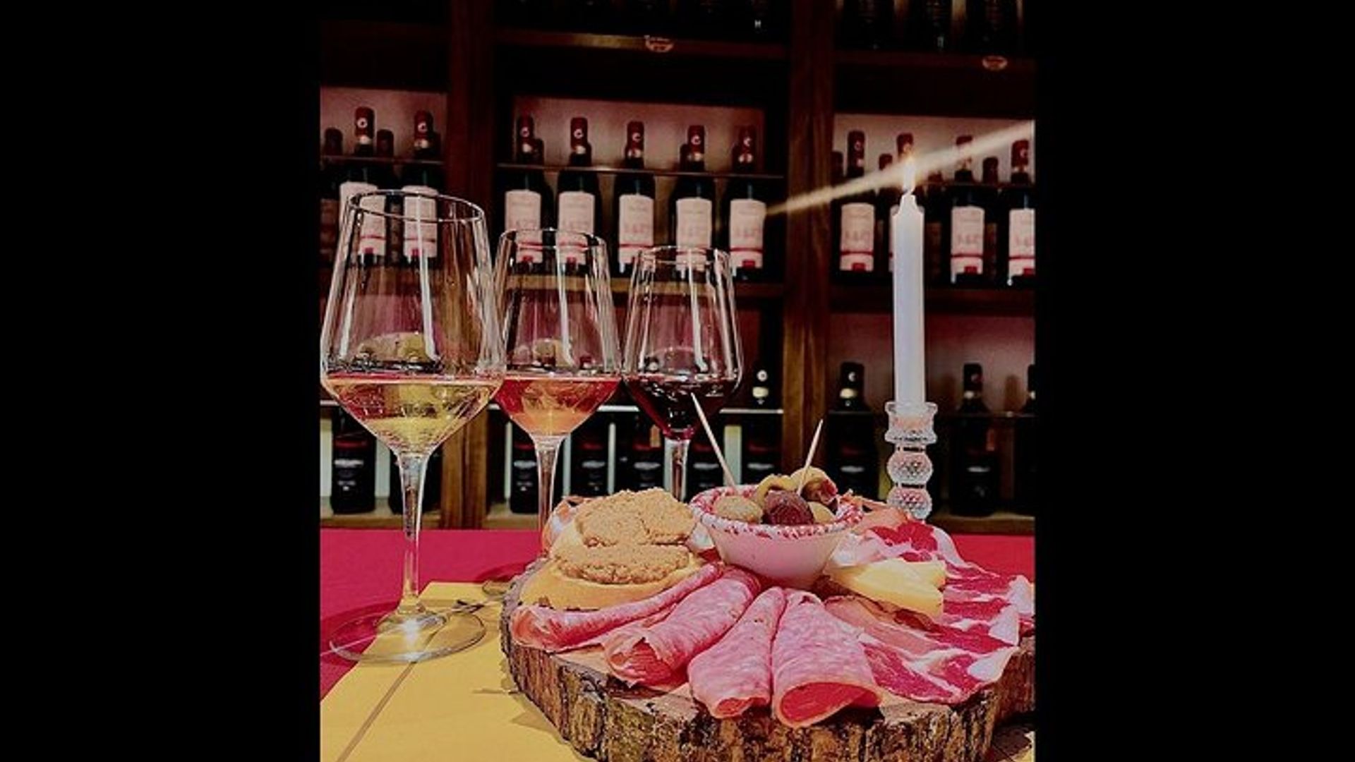 Florence Wine Tasting With Three Tuscan Wine and Snacks