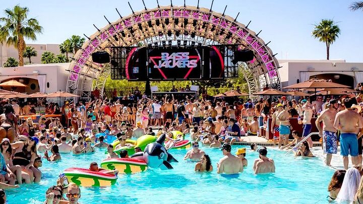 Las Vegas: VIP Pool Crawl With Party Bus, 3 Dayclubs, Drinks