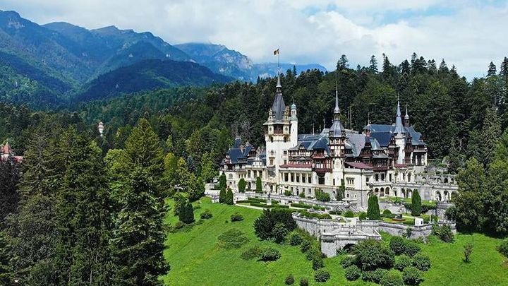 Transylvania Private Tour to Bran Castle, Peles Castle, and Brasov