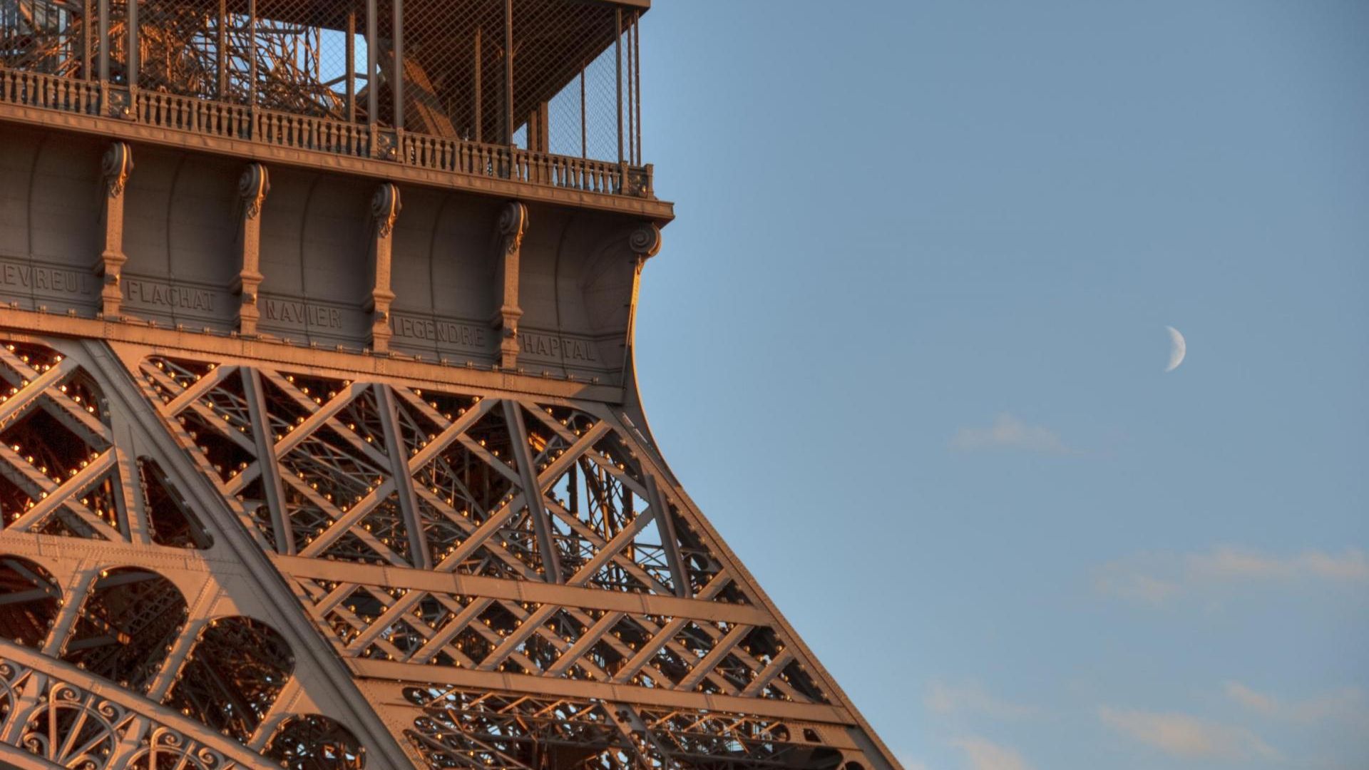 Dinner at the Eiffel tower restaurant 'Madame Brasserie' (reserved access)