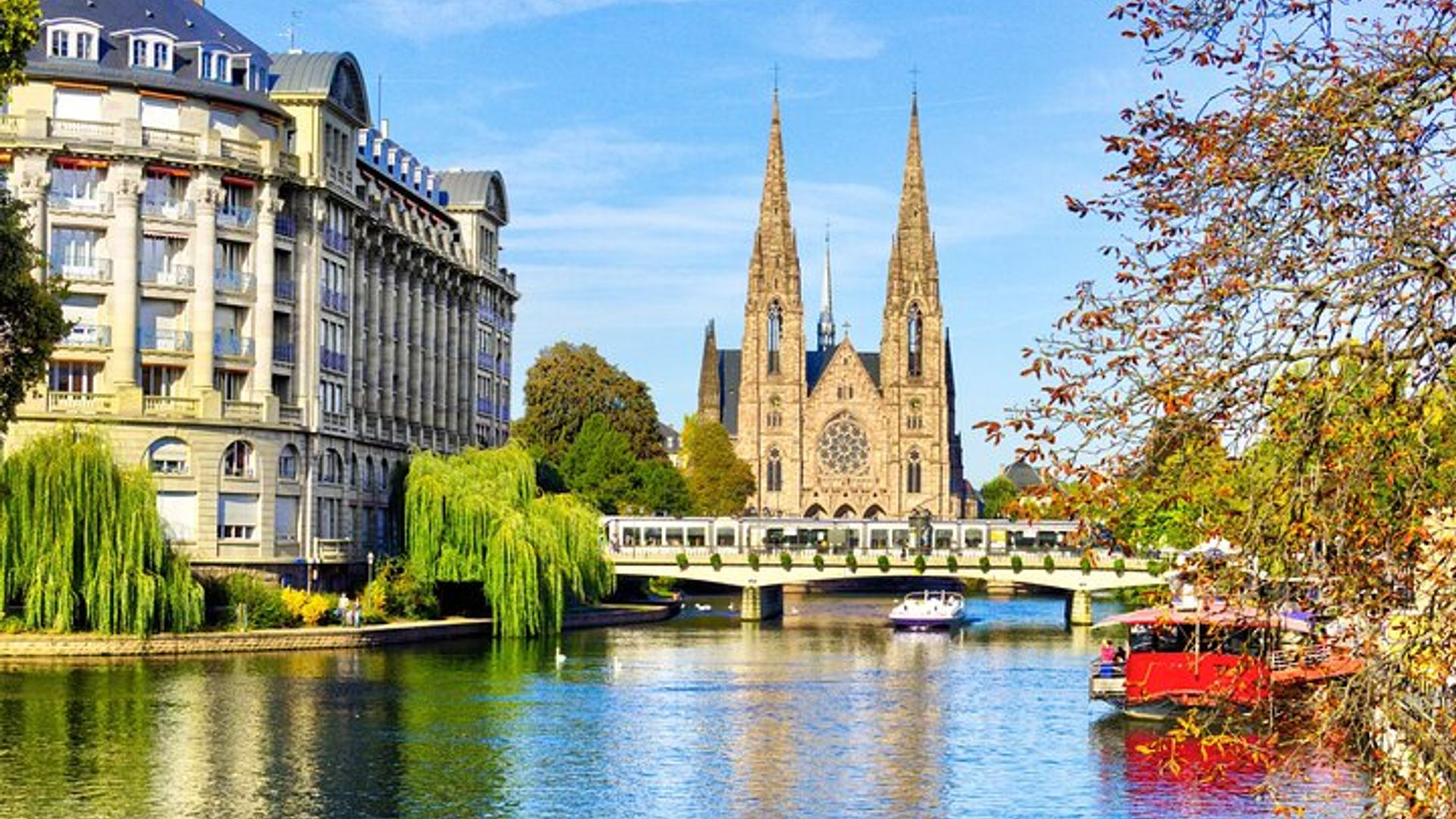 Private transfer: Brussels to Strasbourg with 2h Sightseeing stop