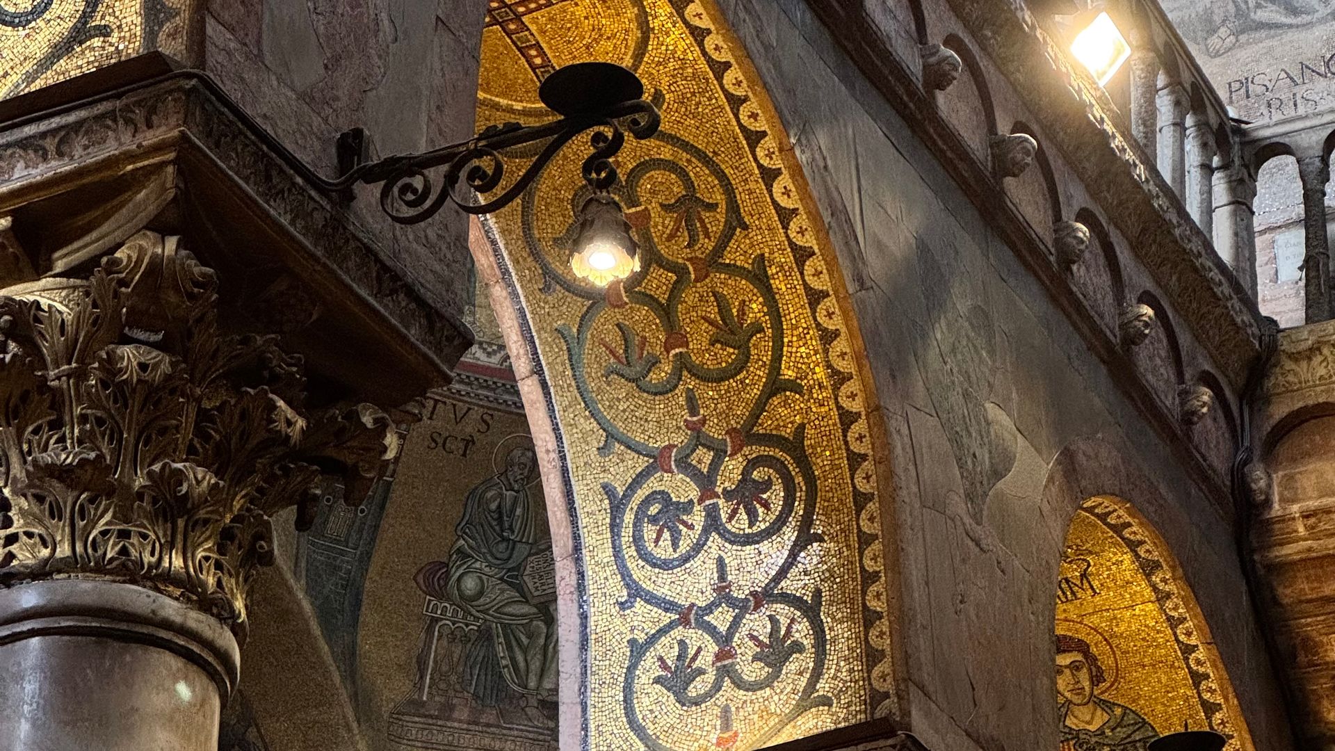 SAN MARCO BASILIKA: OHNE ANSTEHEN