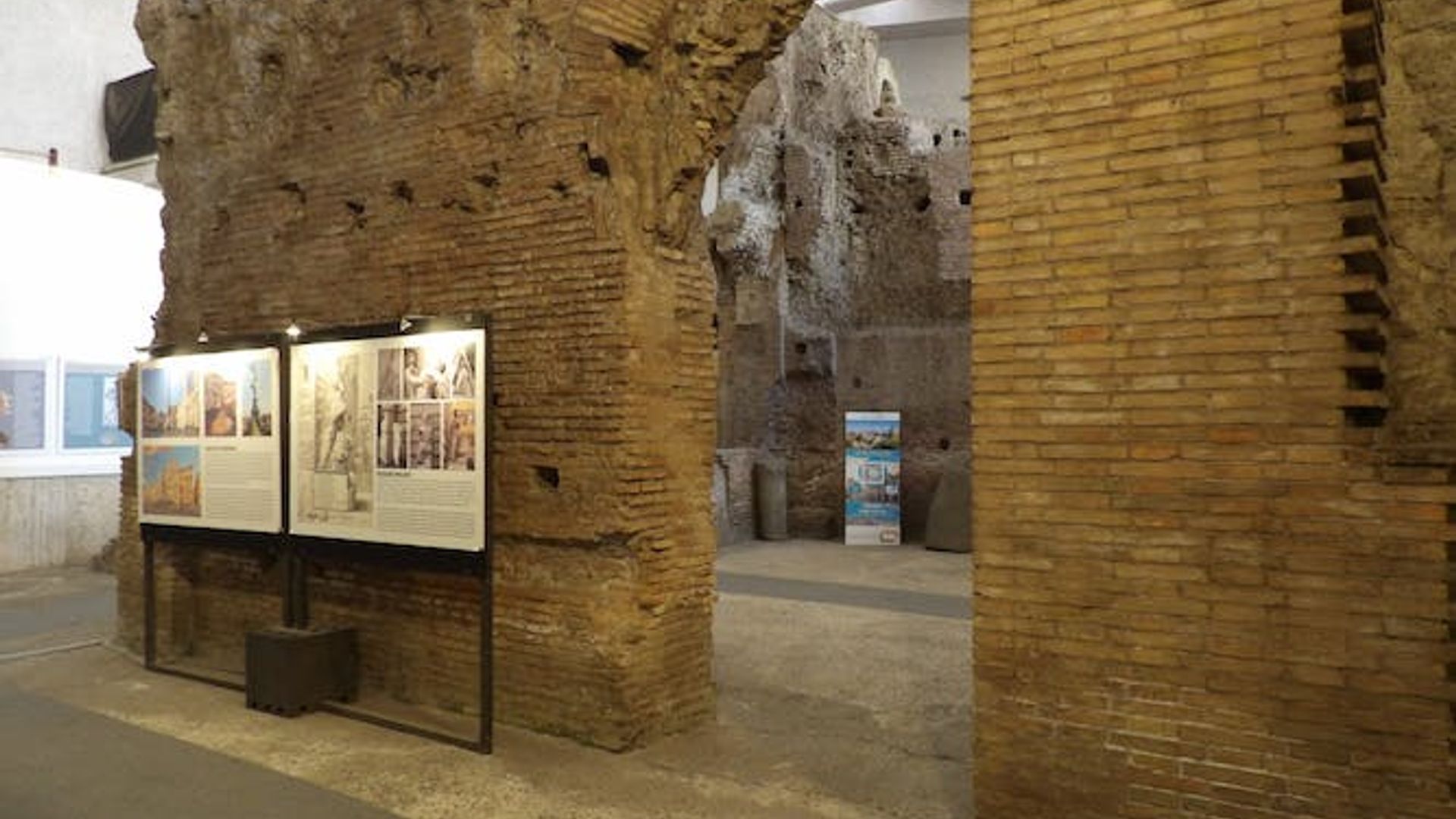 Trevi Fountain and Piazza Navona underground guided walking tour