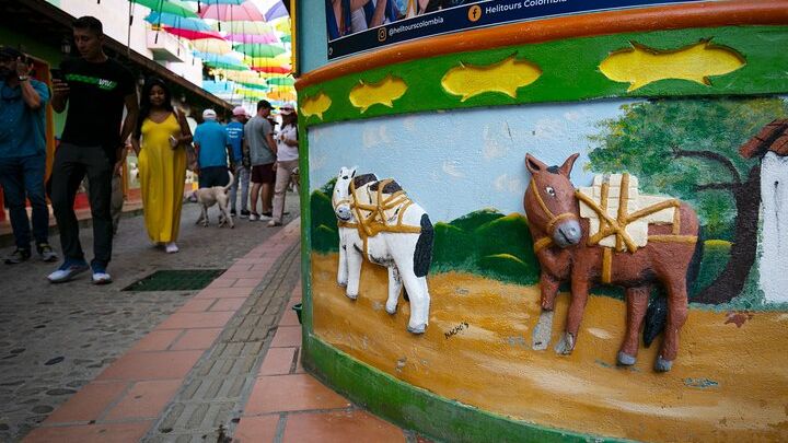 Medellín Full-Day Guatapé Group Tour With Tastings and Boat