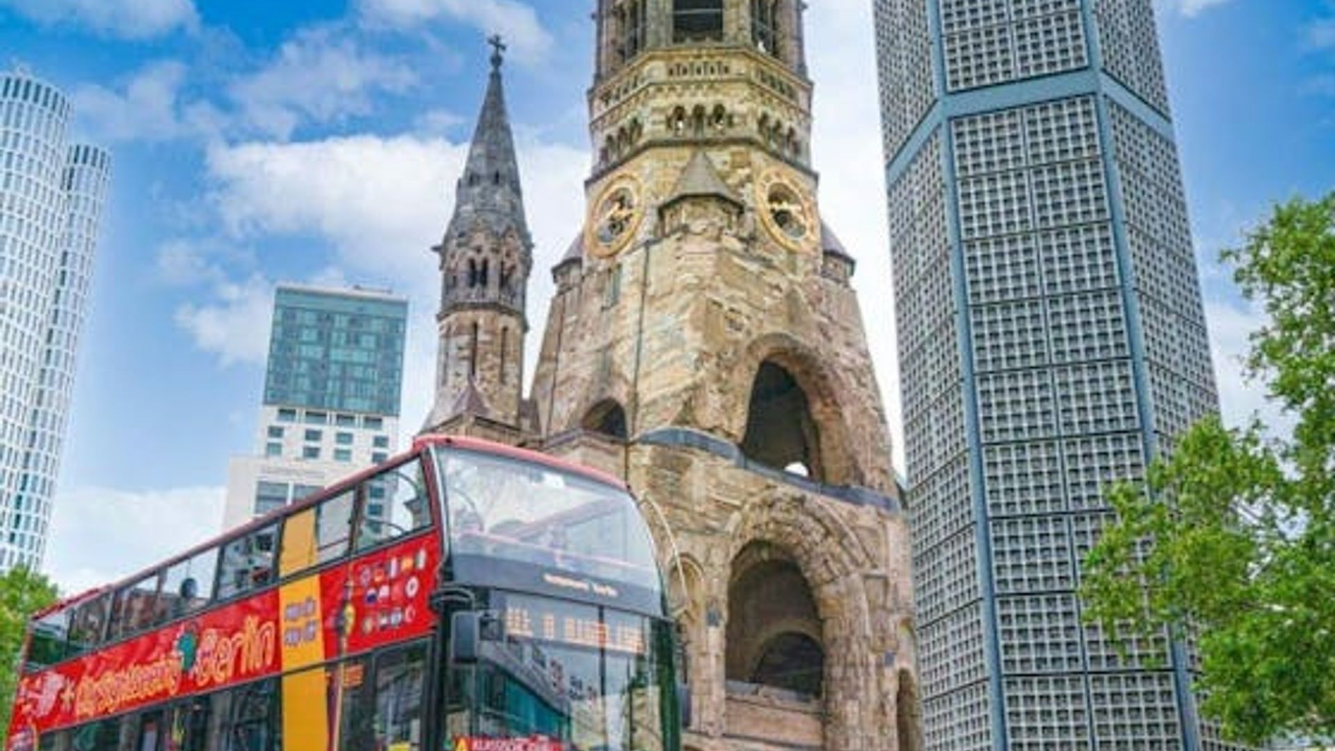 Berlin hop-on hop-off sightseeing pass with Icebar entry
