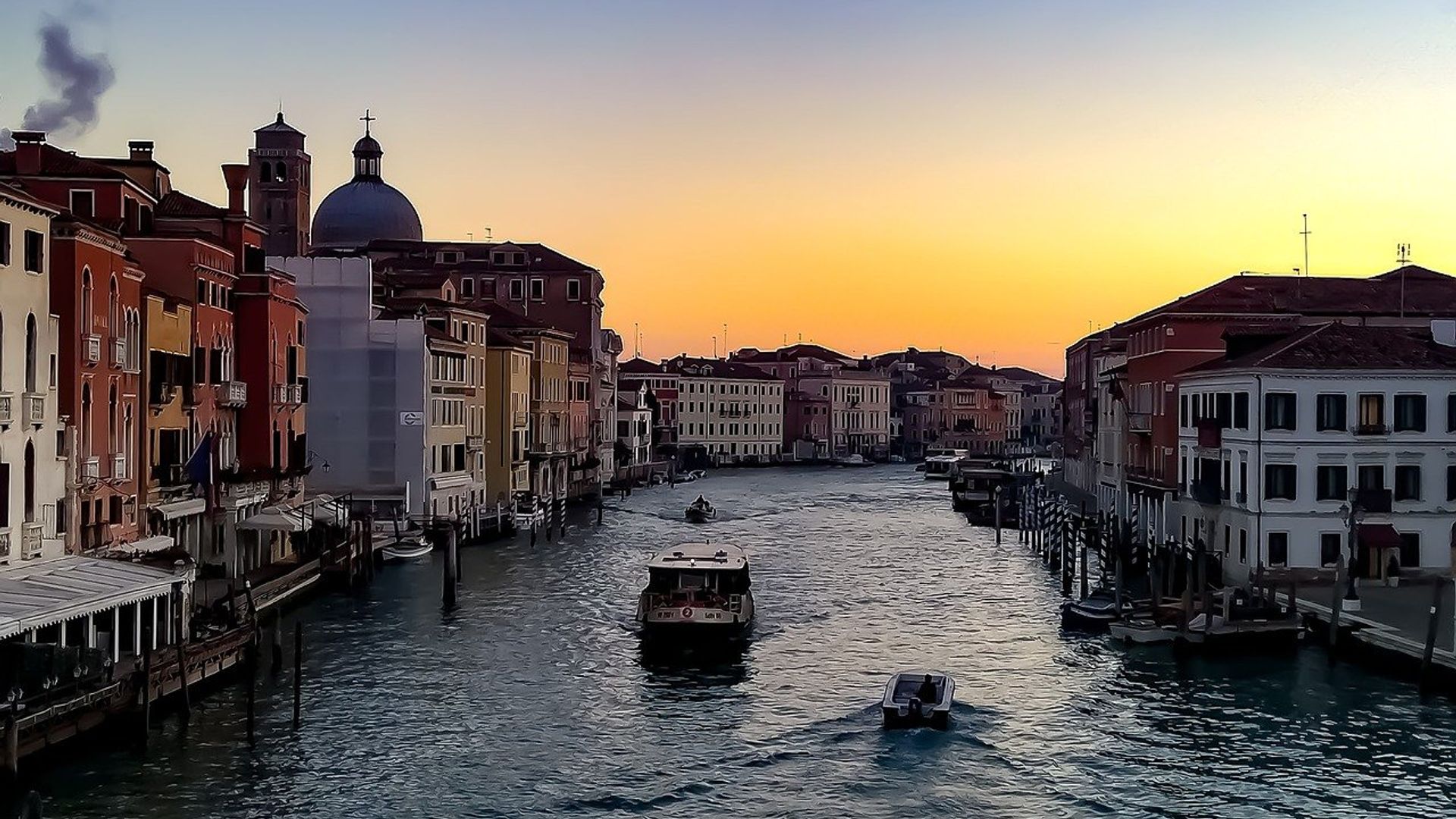 Explore Venice Rialto Markets at Dawn: Private Walking Tour