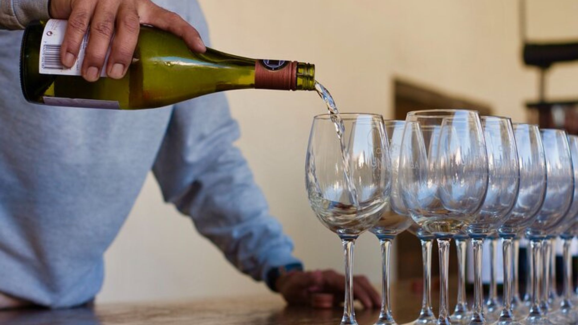 Paris: Montmartre Sommelier-Led Wine Tasting with Charcuterie