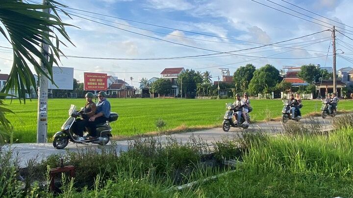 Hoi An Vespa Scooter Food Tour with English-Speaking Guide