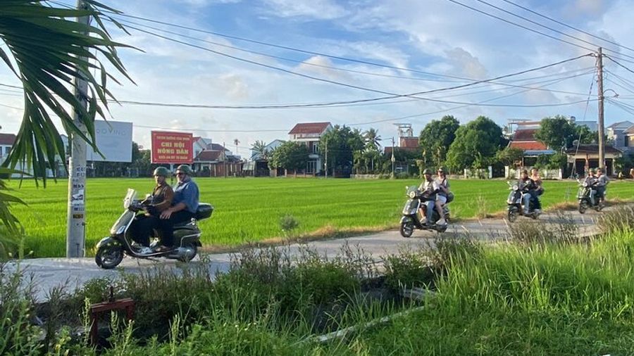 Hoi An Vespa Scooter Food Tour with English-Speaking Guide