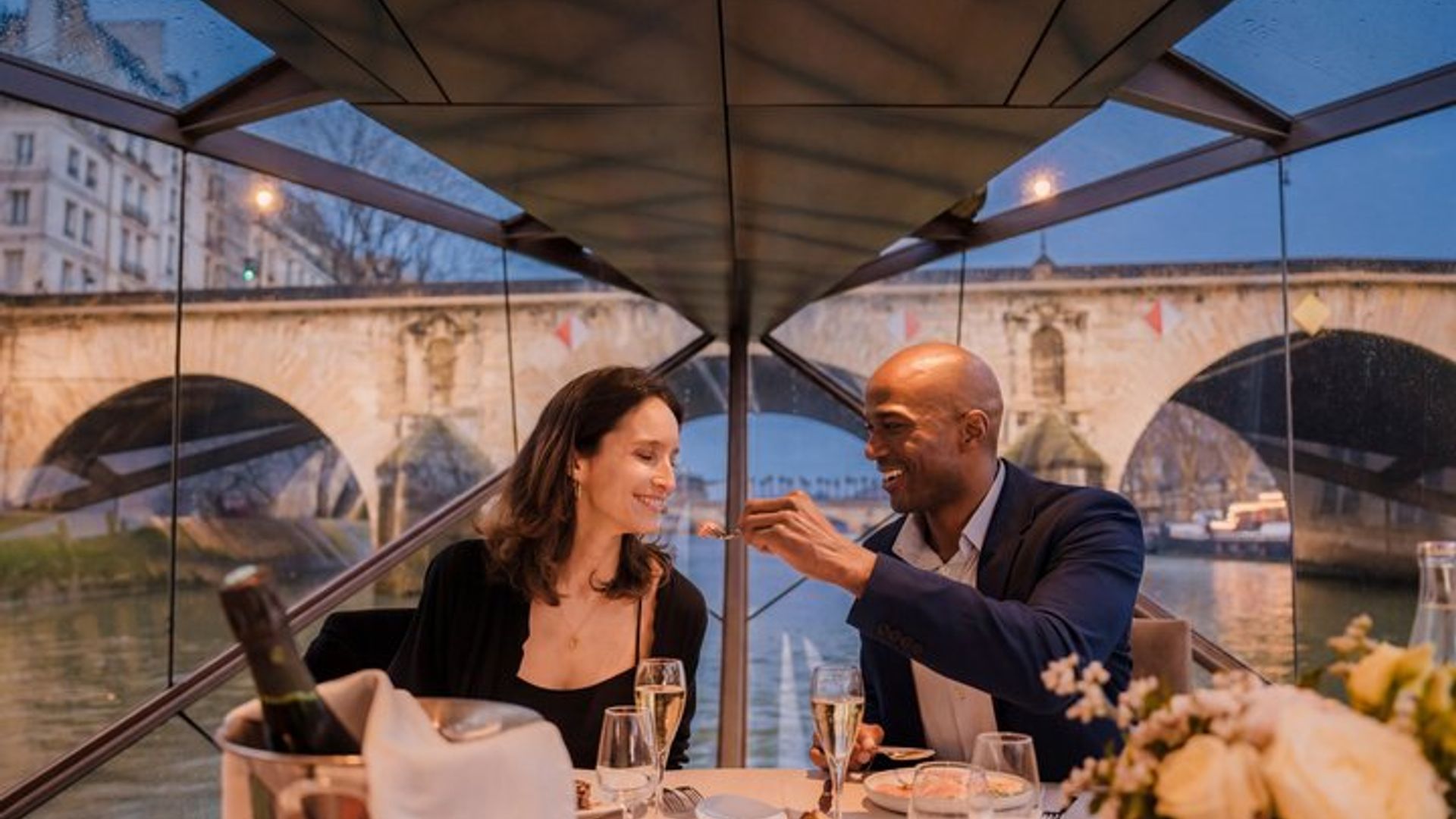 Paris Seine River Cruise with Dinner and Live Music