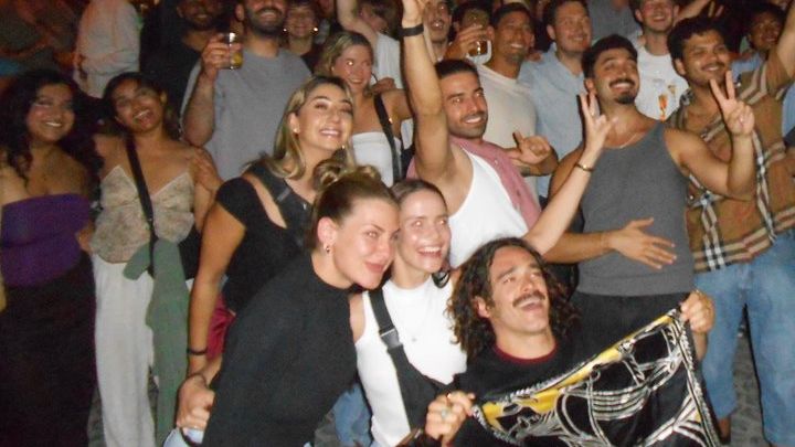 Pub Crawler Istanbul: VIP Entry Rooftop Bars&Clubs with Party Bus