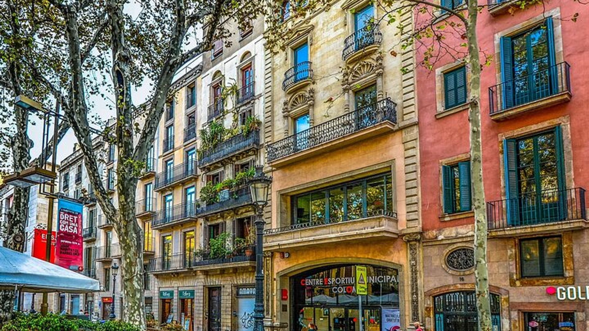 Private Transfer From Toulouse To Barcelona With a 2 Hour Stop
