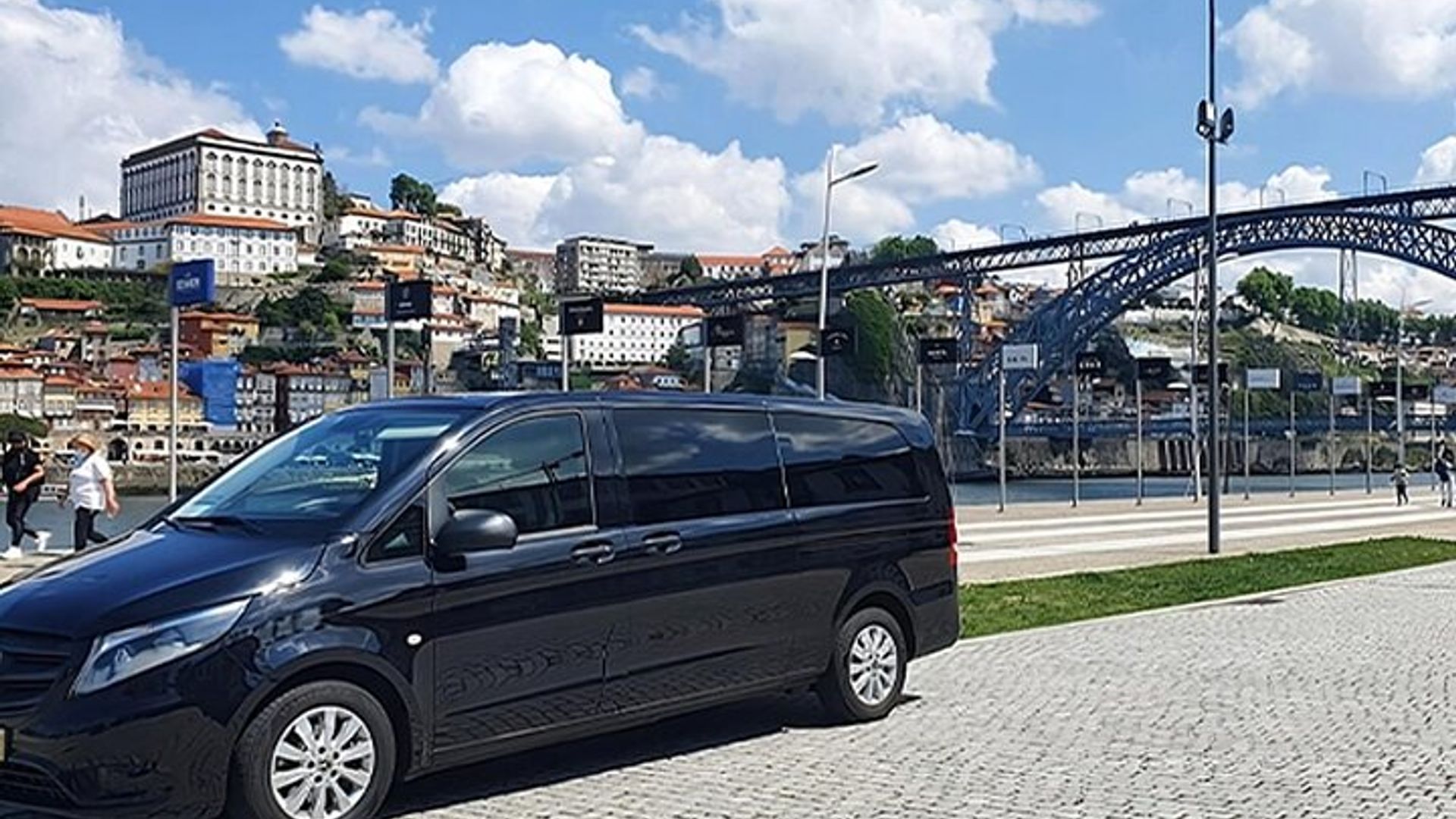 Transfer from Porto Airport to Braga or Guimarães Hotels
