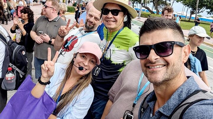 Miami Beach: Highlights and Hidden History Walk and Trolley Tour