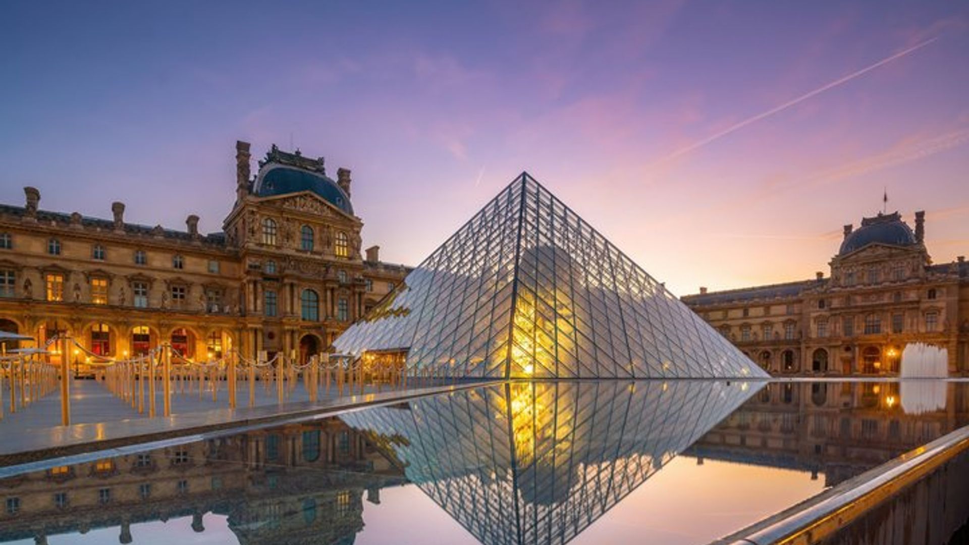 Paris: Group Walking Tour and Wine Tasting Experience