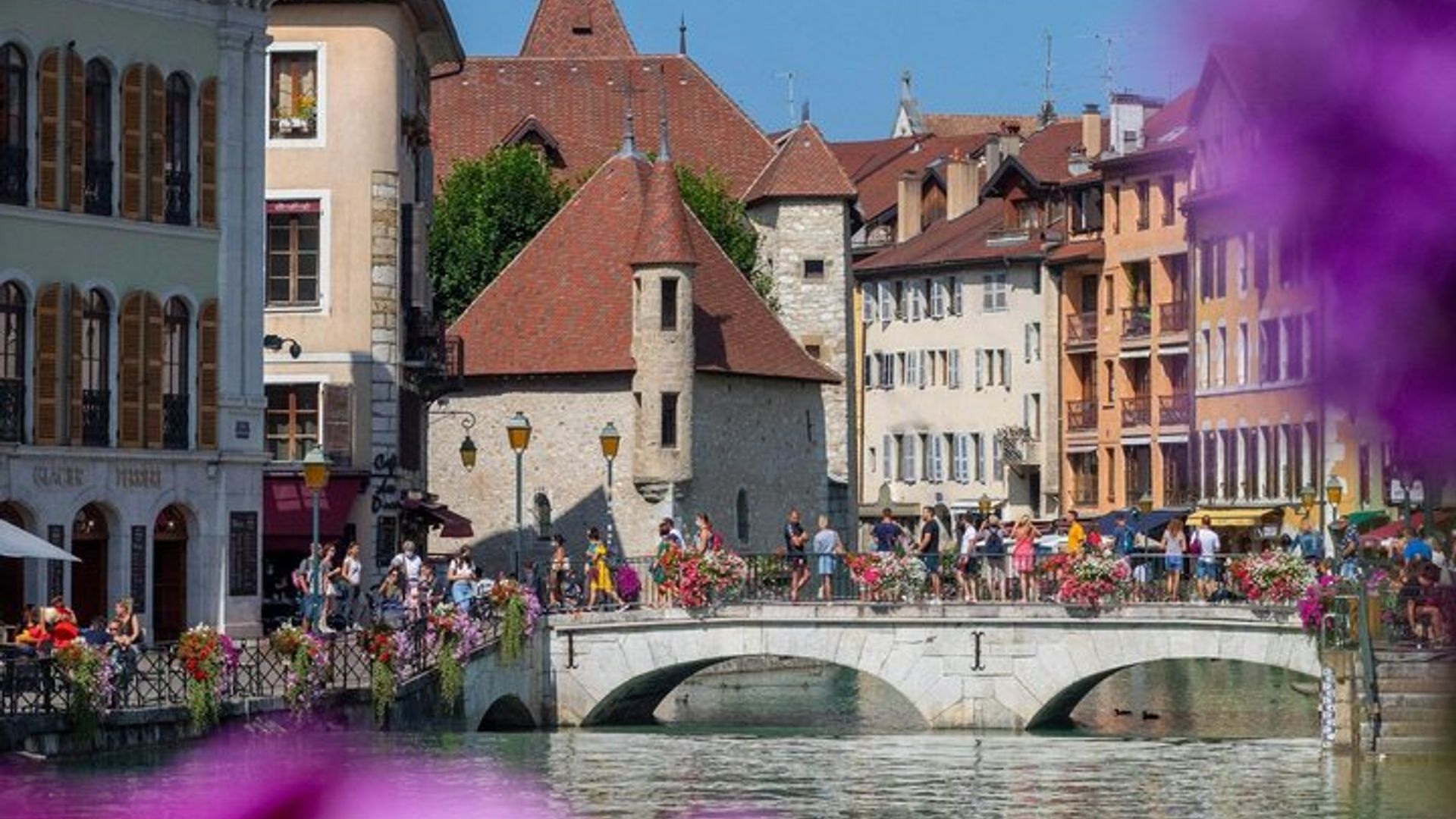 Annecy One Hour Walk Through the Venice of the Alps