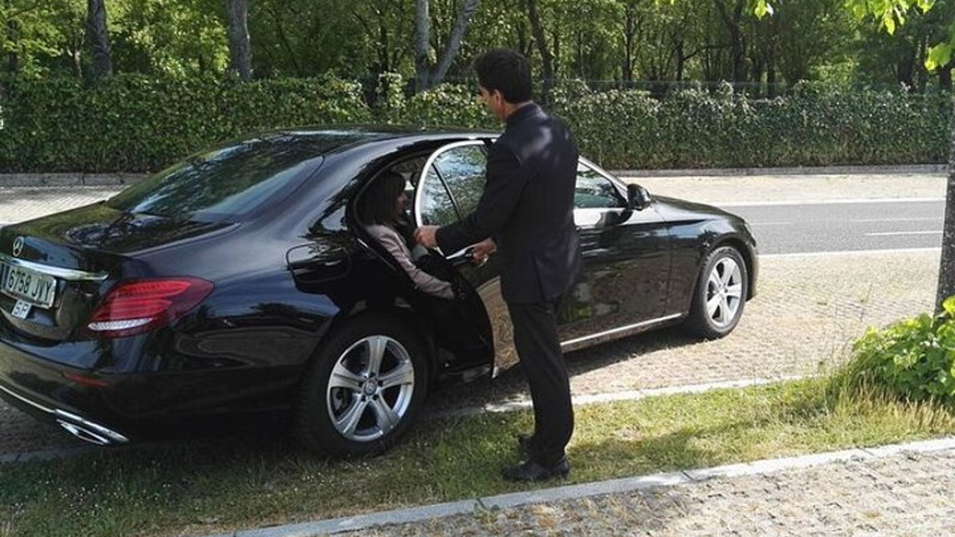 Private Transfer from Biarritz city to Logroño