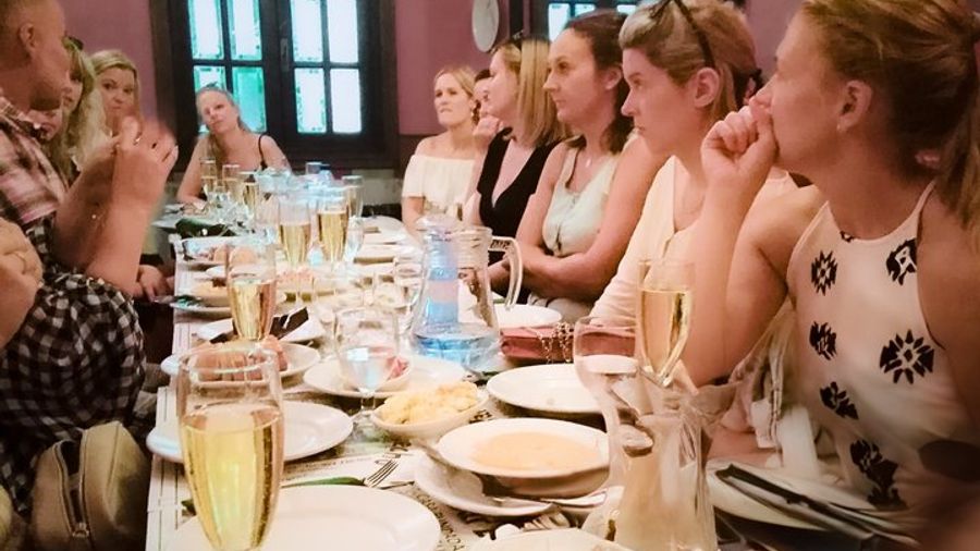 Marbella Original Food Tour: Tapas, Wine & Old Town with a Local